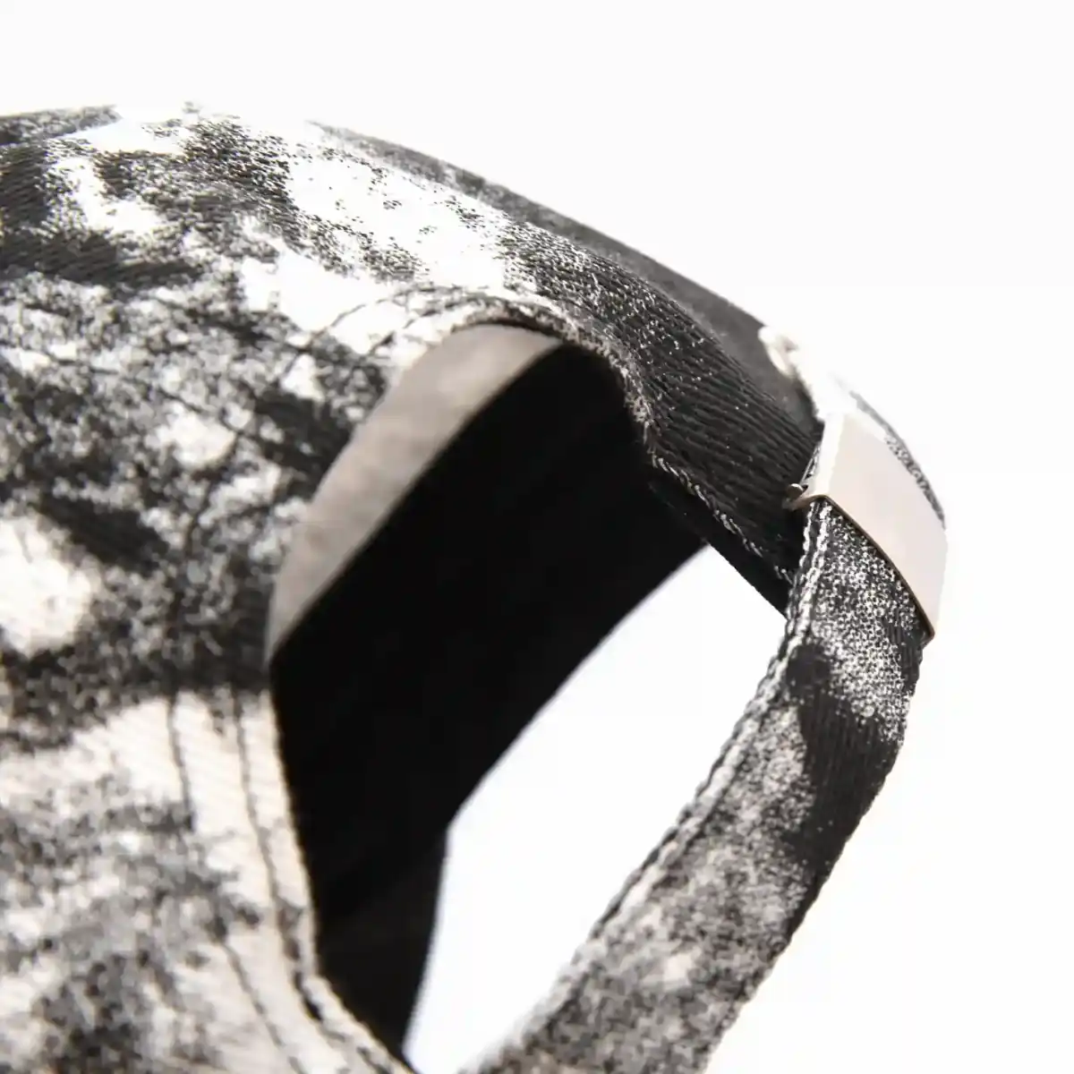 the metal buckle tuck-in closure on the fashion baseball cap SFG-210421-8 the metal buckle tuck-in closure on the fashion baseball cap SFG-210421-8
