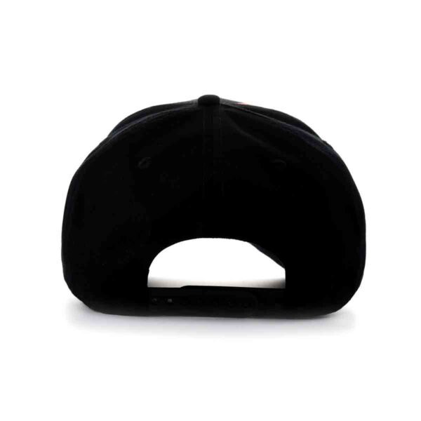 the plastic snap on the black and white baseball cap SFG-210311-1