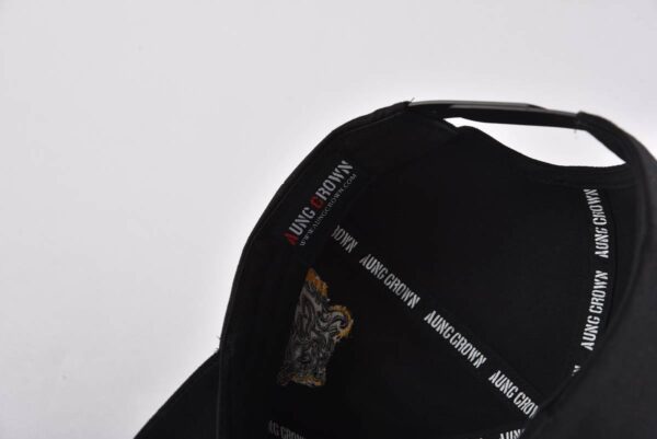 the inner label of the men's black baseball cap KN2012151