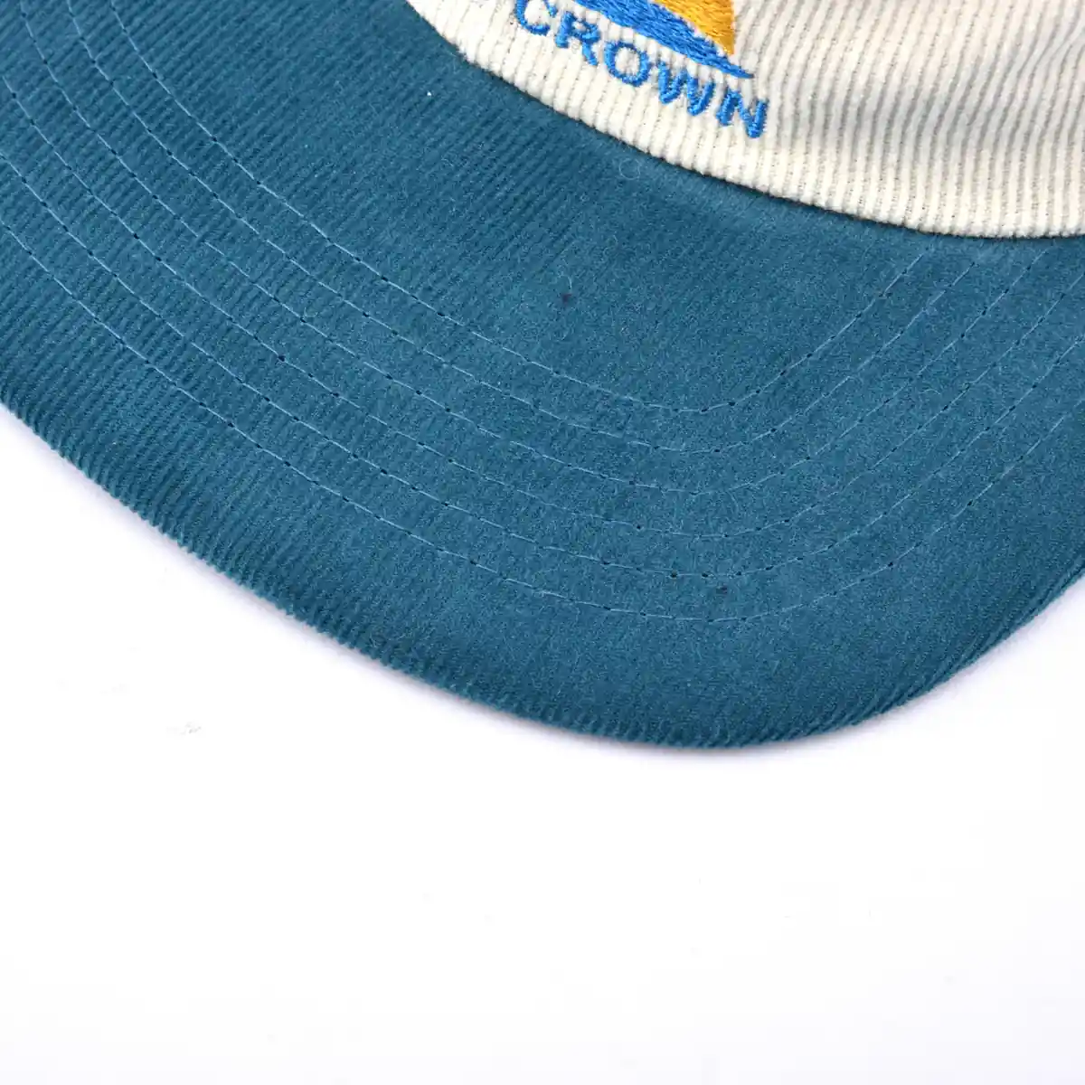 Aung Crown beige strapback hat with a flat brim KN2102041 Aung Crown beige strapback hat with a flat brim KN2102041