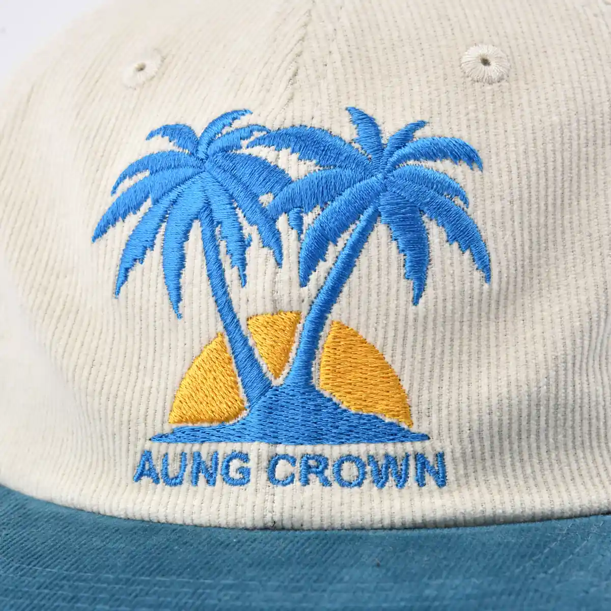 Aung Crown beige strapback hat with a flat embroidery logo on the front KN2102041 Aung Crown beige strapback hat with a flat embroidery logo on the front KN2102041