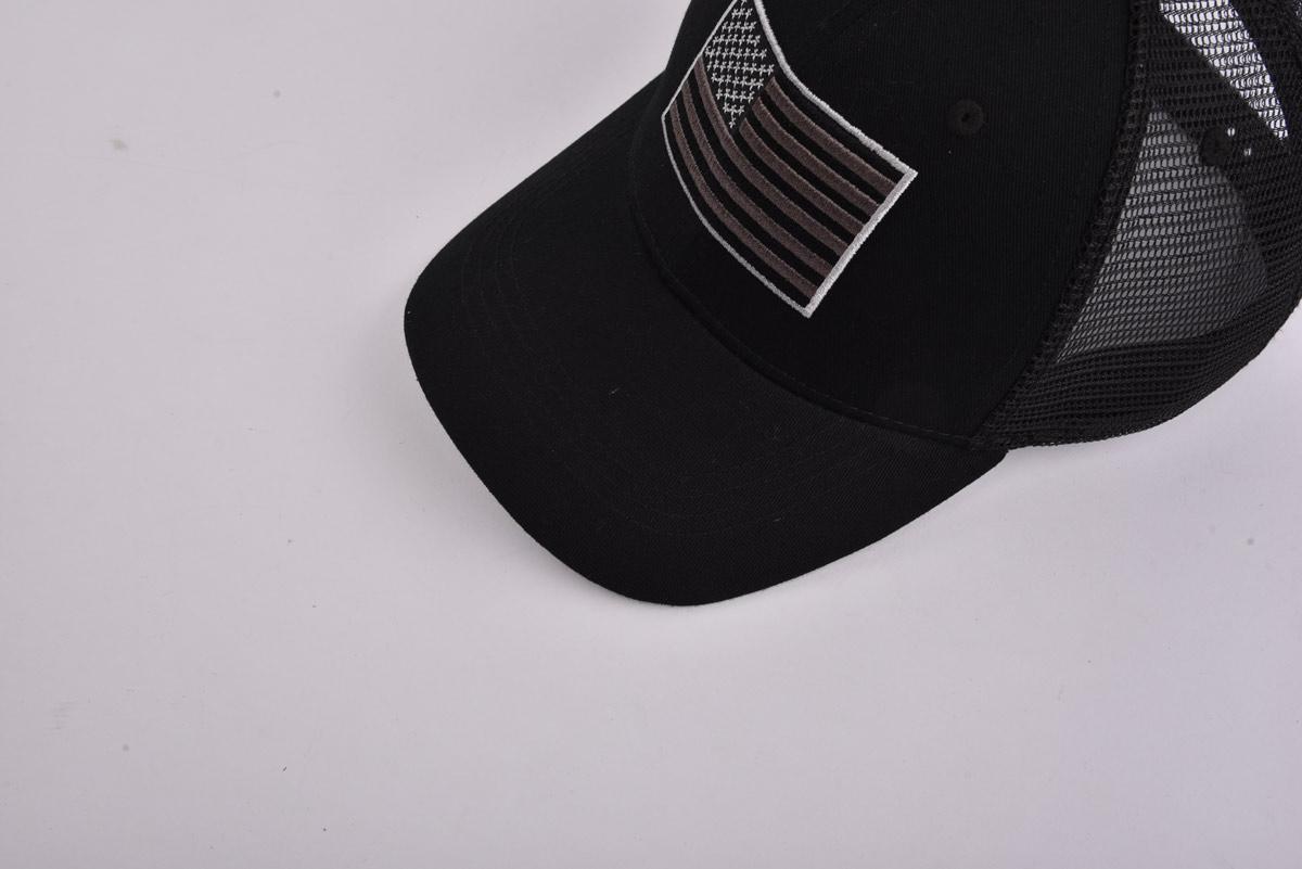 Aung Crown black trucker hat with a curved brim KN2101281 Aung Crown black trucker hat with a curved brim KN2101281