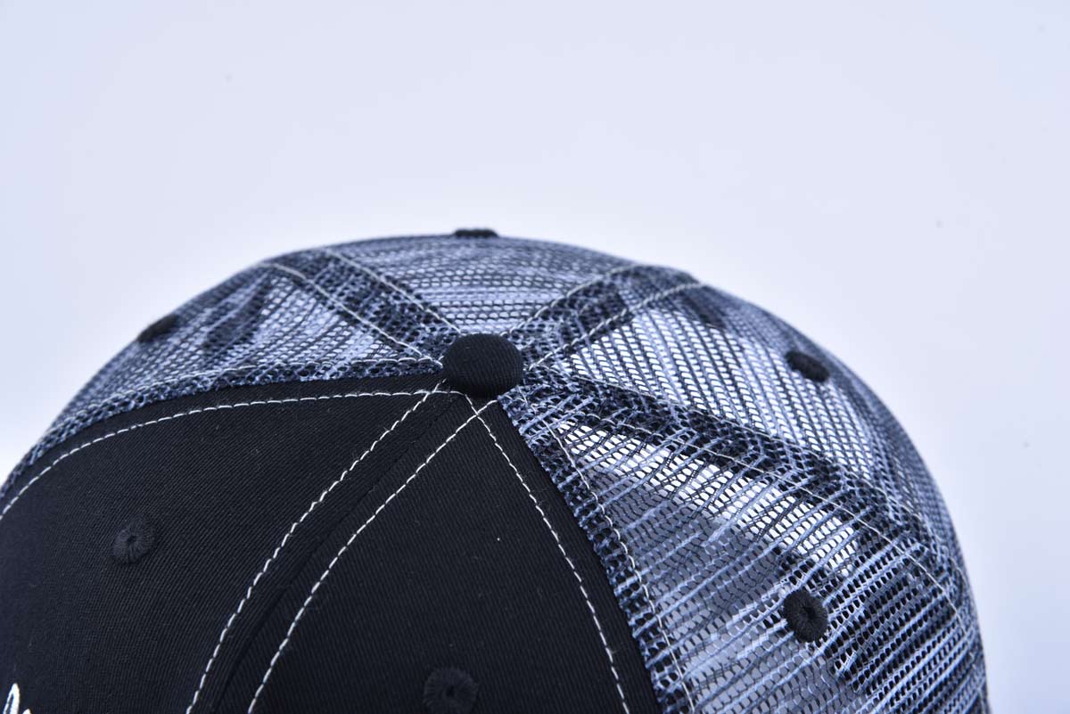 Aung Crown men's black flat brim trucker hat with a black top button KN2012111 Aung Crown men's black flat brim trucker hat with a black top button KN2012111