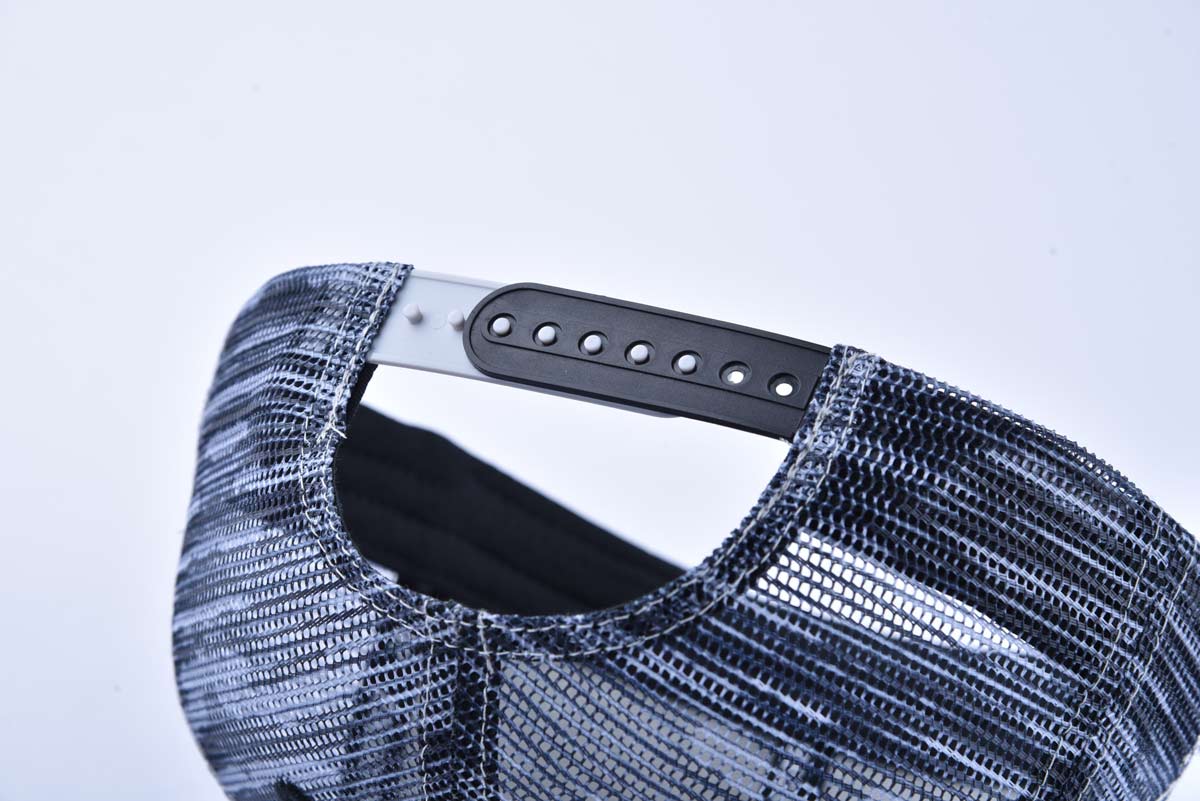 Aung Crown men's flat brim trucker hat with a plastic snap clsoure at the back KN2012111 Aung Crown men's flat brim trucker hat with a plastic snap clsoure at the back KN2012111