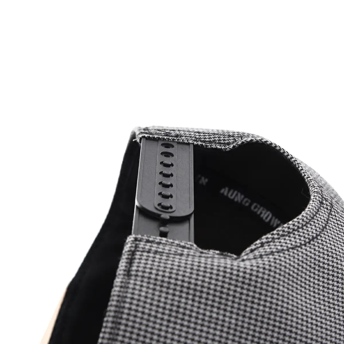 Aung Crown suede snapback hat with a black plastic snap closure KN2102045 Aung Crown suede snapback hat with a black plastic snap closure KN2102045