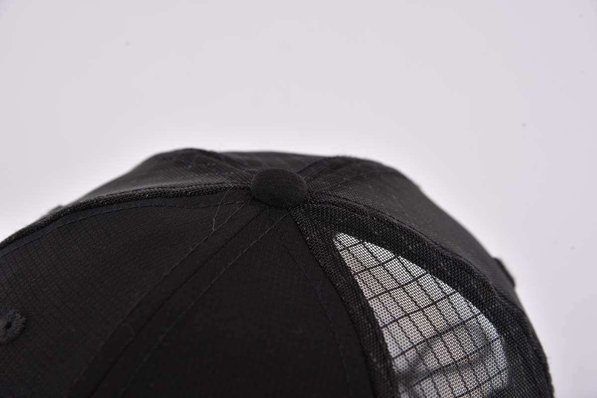 Streeter men's curved brim trucker hat with a black top button KN2012141 Streeter men's curved brim trucker hat with a black top button KN2012141