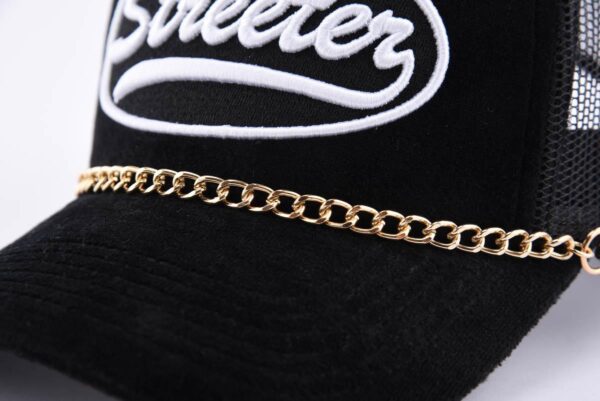 Streeter unisex mesh trucker hat with a golden decorative chain between the crown and the brim KN2102051