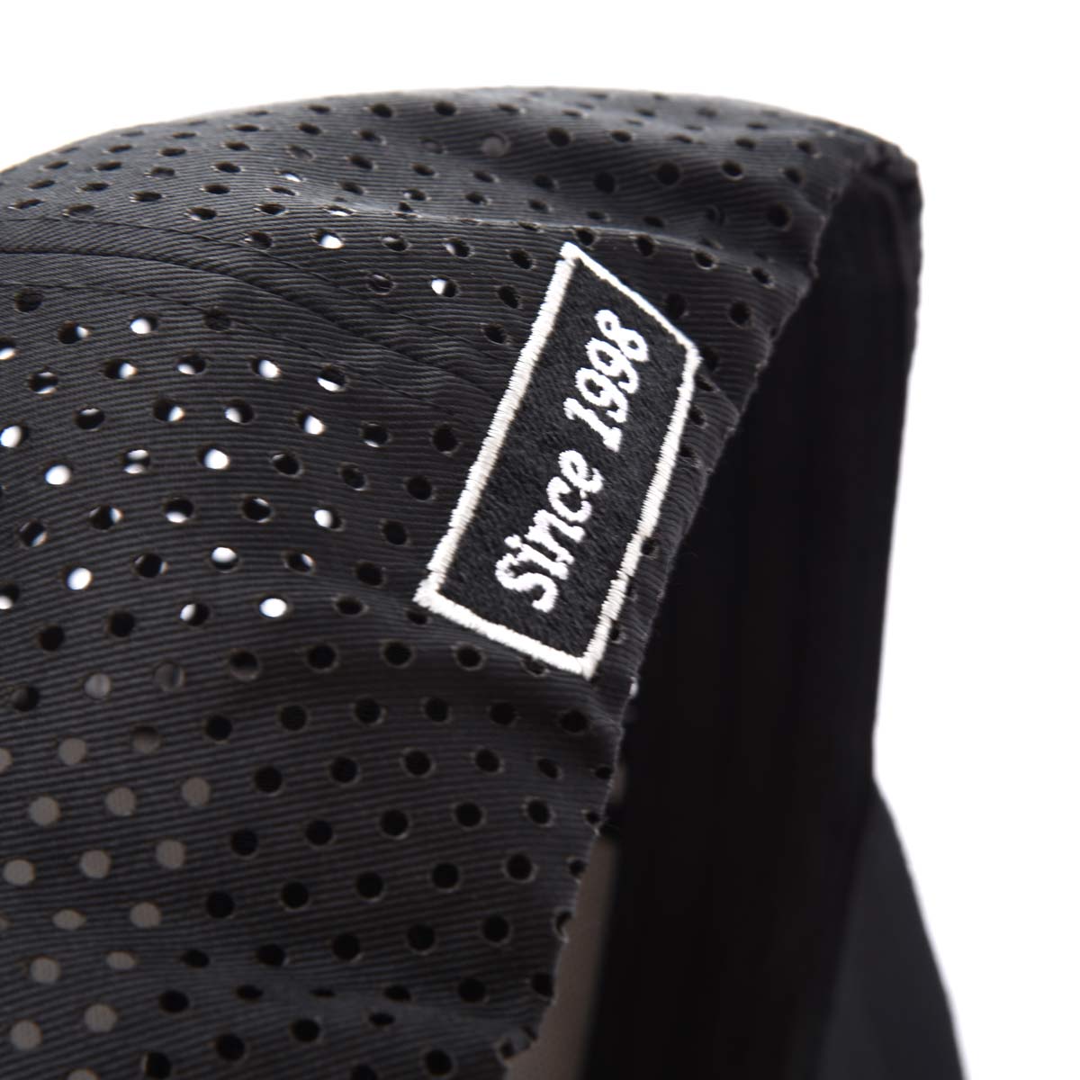 Aung Crown men's fashion polyester trucker hat with a flat embroidery logo on the back KN2103044 Aung Crown men's fashion polyester trucker hat with a flat embroidery logo on the back KN2103044