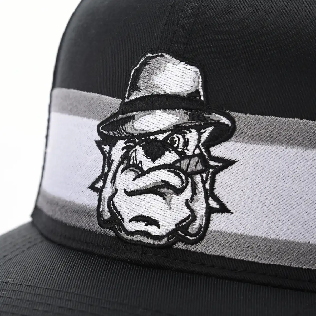 Aung Crown men's polyester trucker hat with a flat embroidery logo on the front KN2103044 Aung Crown men's polyester trucker hat with a flat embroidery logo on the front KN2103044