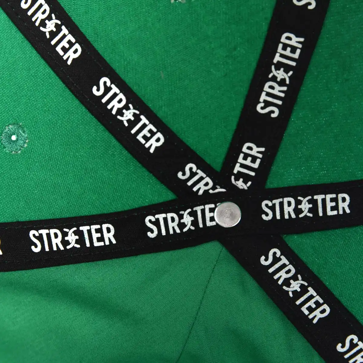 the inner taping design of the green baseball cap KN2012242